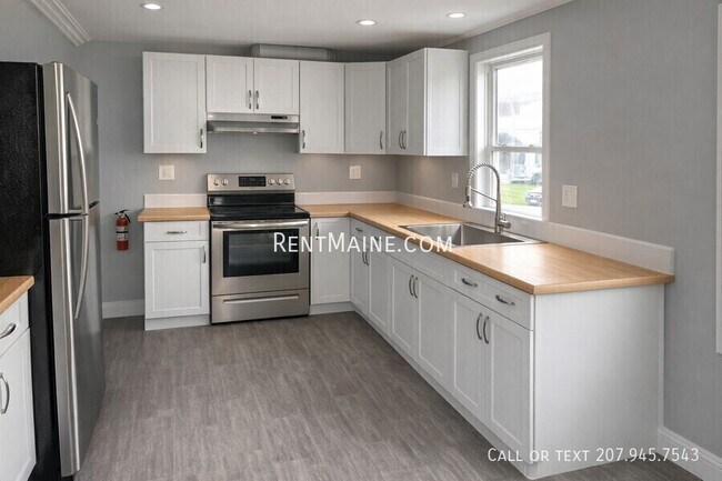 Building Photo - 492 Main St