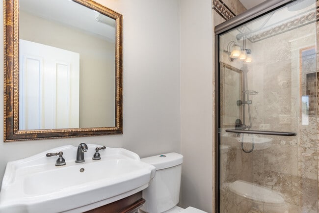 Building Photo - 211 Lorien Ct