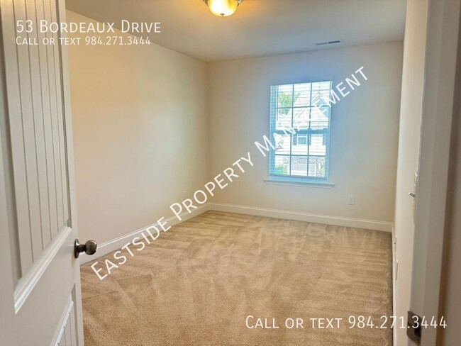 Building Photo - Fantastic & beautiful townhome with 1 car ...