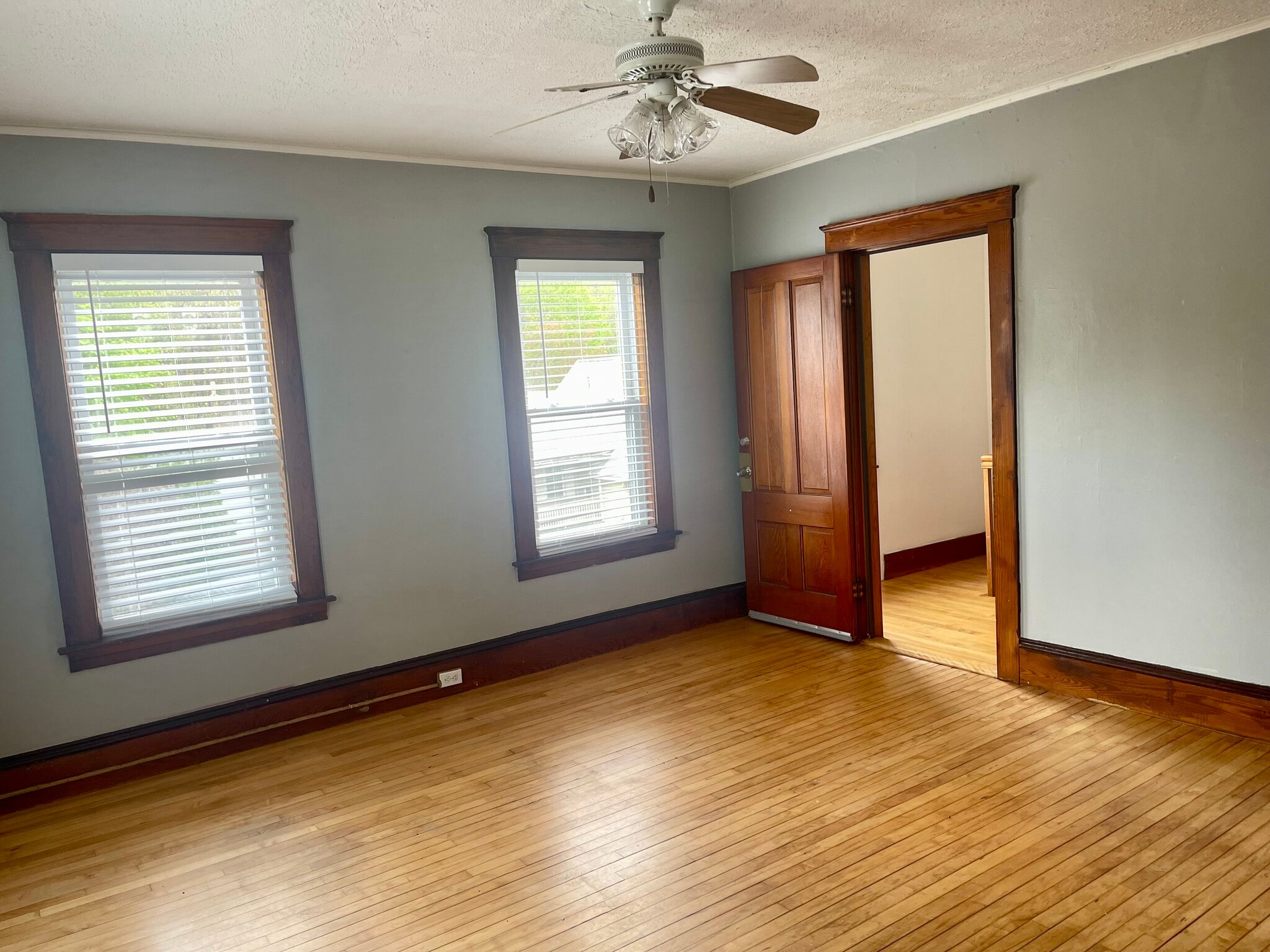 Bedroom 1 with closet and mean of egress - 348 Rollstone St