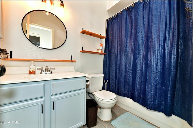Building Photo - 10937 Northview Dr