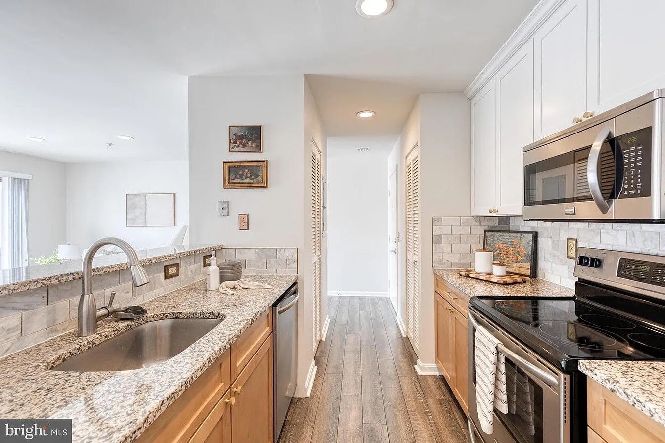 Building Photo - 2702 Lighthouse Pt E
