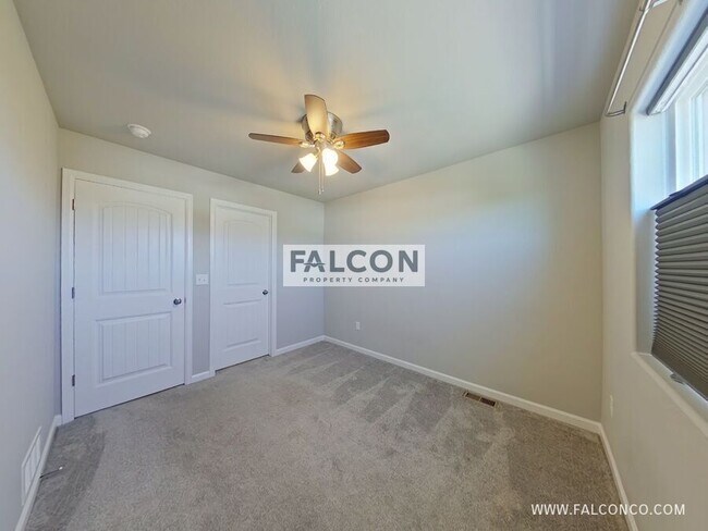 Building Photo - 876 Petra Heights