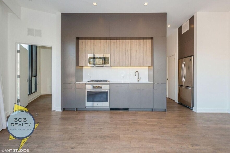 Building Photo - 3462 N Lincoln Ave