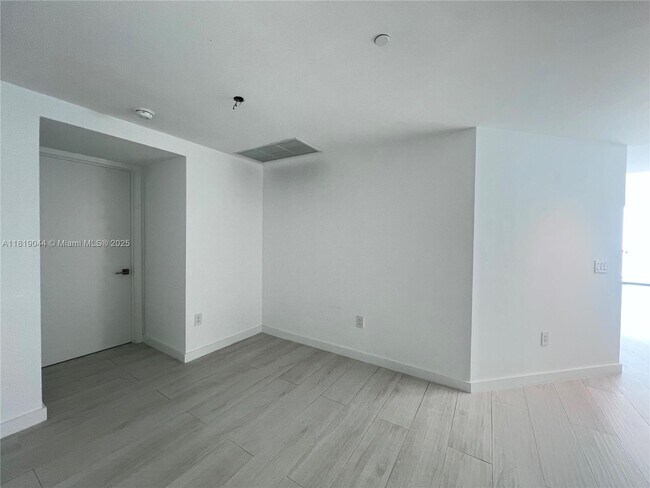 Building Photo - 650 NE 32nd St