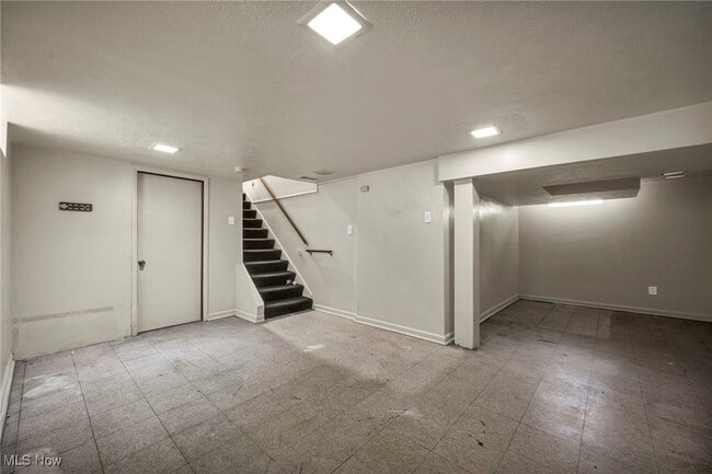 Building Photo - 10213 Dove Ave