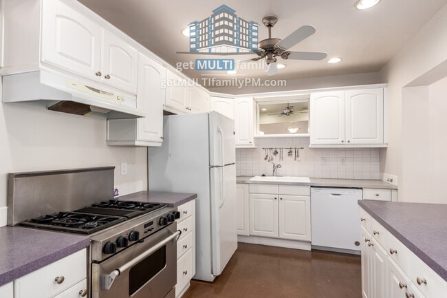 Primary Photo - 2618 E Pierson St