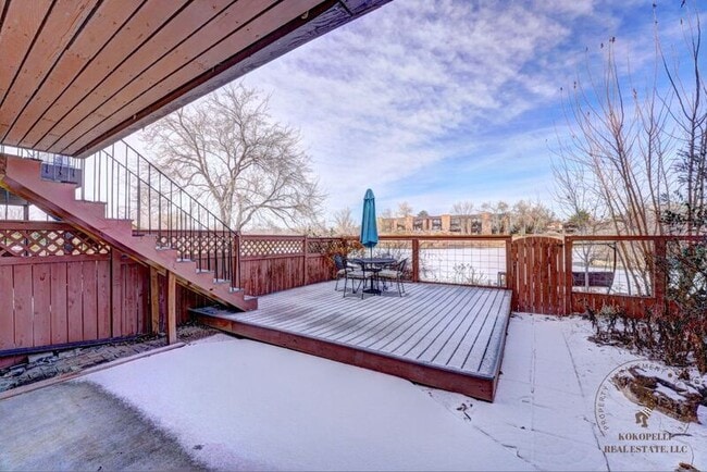 Building Photo - 1020 Lakeside Ct