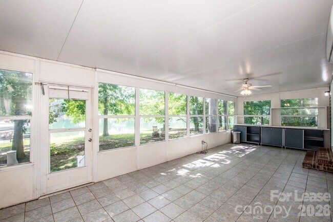 Building Photo - 447 Kemp Rd