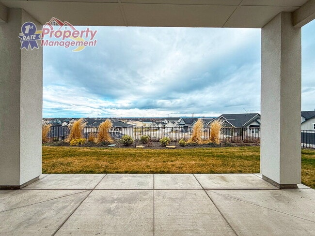 Building Photo - 3024 E Parulo Dr