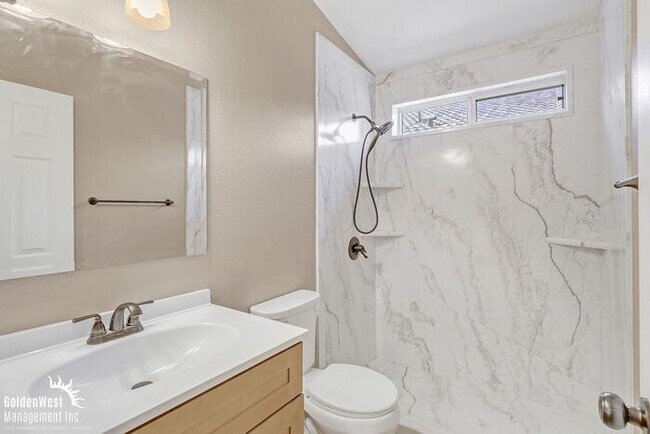Building Photo - Charming 3 Bdm 2Ba Single-Story Home in Gl...