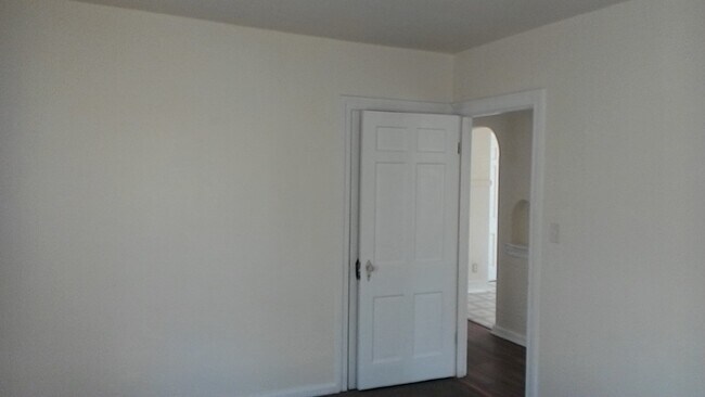 Building Photo - DAYTON, OH - SINGLE HOME - 2 BED, 1 BATH - $825