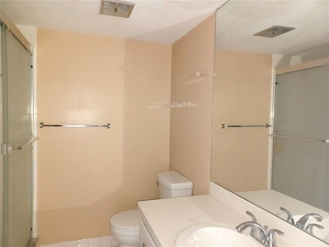 Building Photo - 2525 W Bay Dr