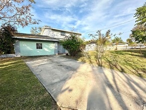 Building Photo - DeLand POOL-home: 4Bedrooms/2Baths - Perfect for family living!