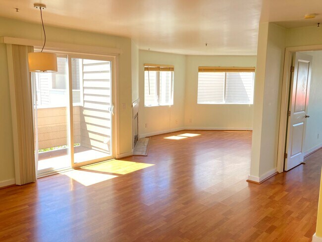 Primary Photo - Luxury & Bright Top-floor in one of the sa...