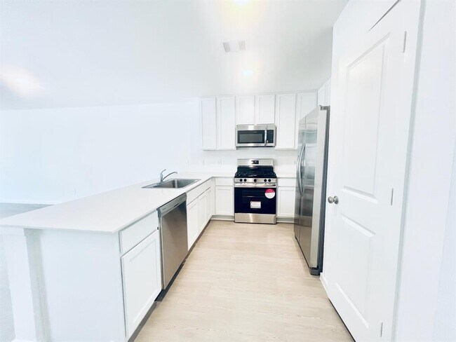 Building Photo - 3047 Mallorca Dr