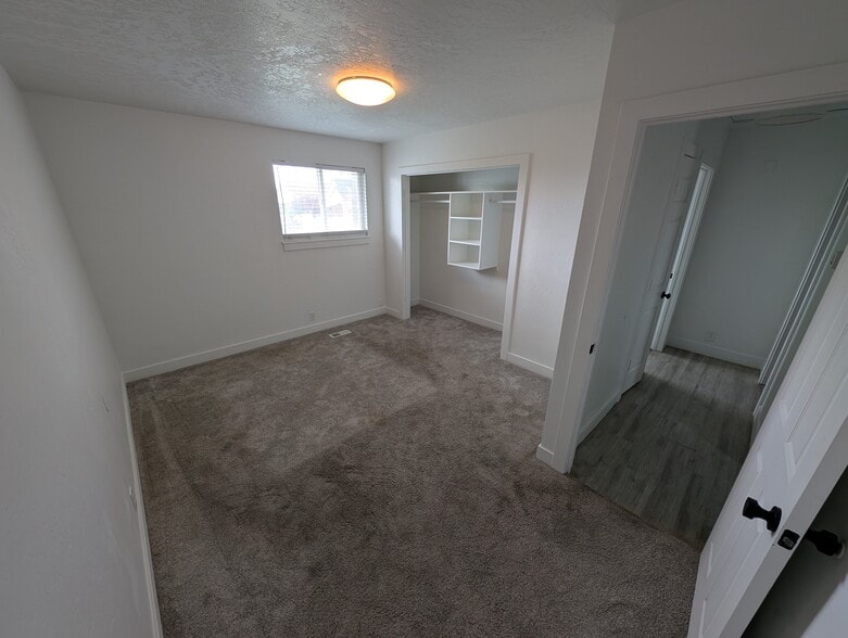 Building Photo - 5206 W Hunter Dr