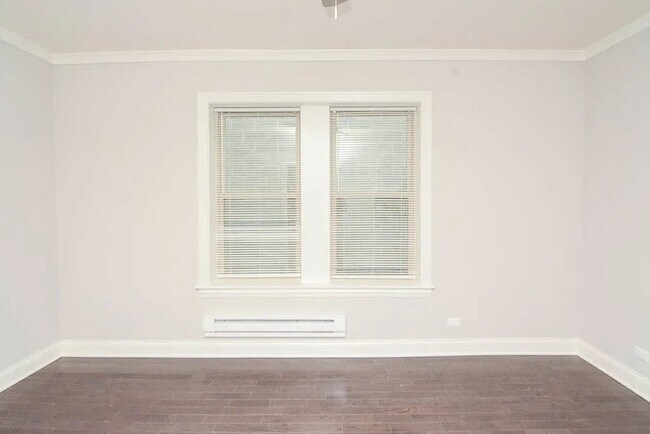 Building Photo - 640 W Wrightwood Ave