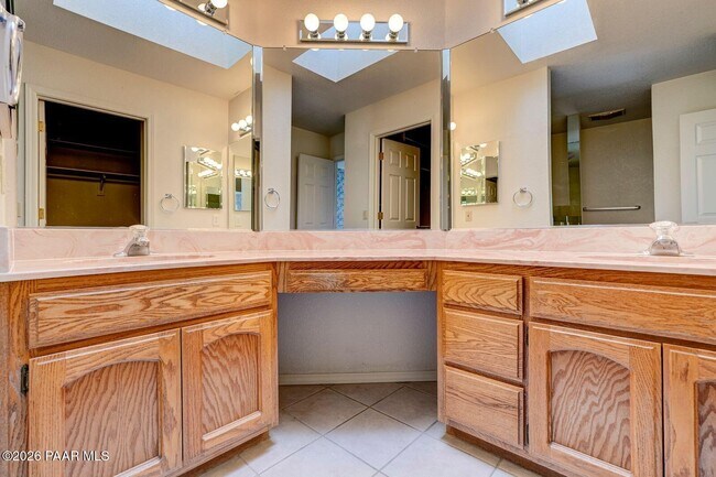 Building Photo - 1957 Forest View