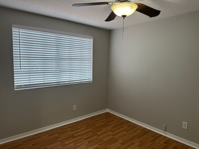 Building Photo - Single Family house in Silver Lakes - Pemb...