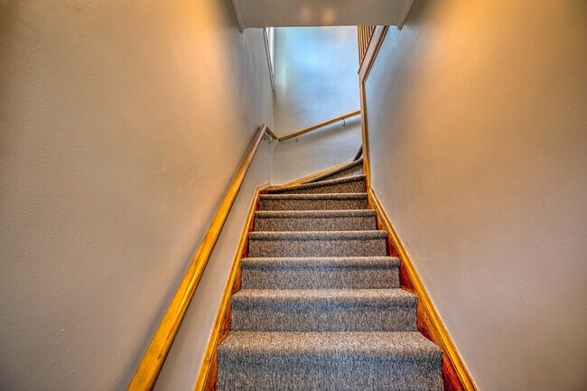 Building Photo - 1538 Fowler Ave