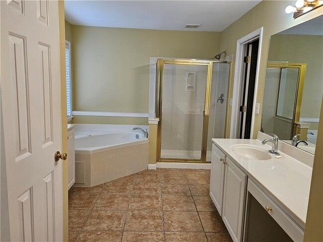 Building Photo - 5064 Coventry Park Ct