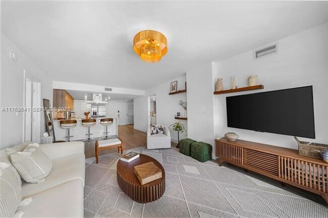 Building Photo - 1025 92nd St