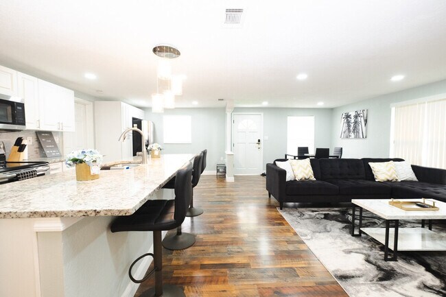 Building Photo - 3007 E 21st Ave