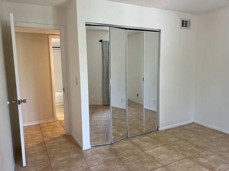 Building Photo - 202 Foxtail Dr