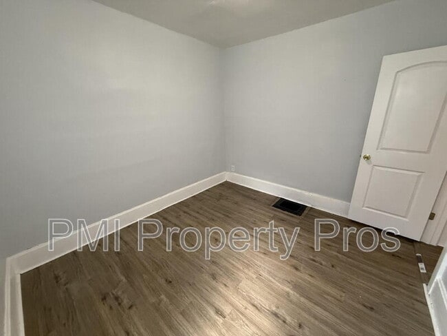 Building Photo - 2853 N Booth St