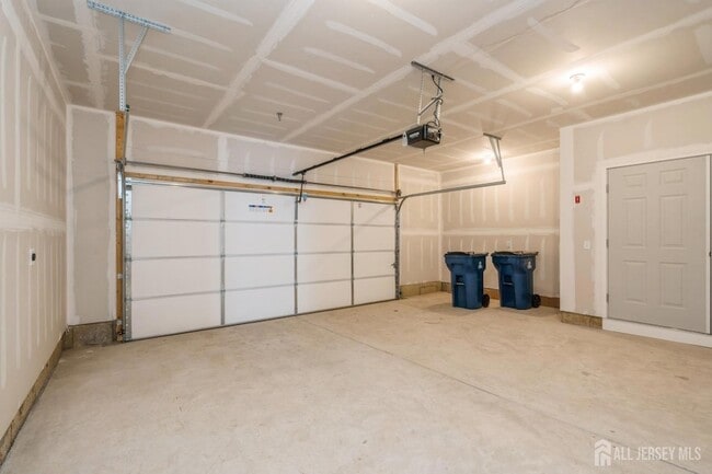 Building Photo - 103 Vaughn Dr
