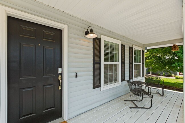 Building Photo - 753 SE Boysen Ln