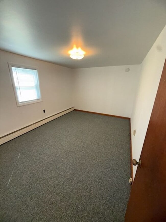Building Photo - Nice two bedroom house in Shippesnburg