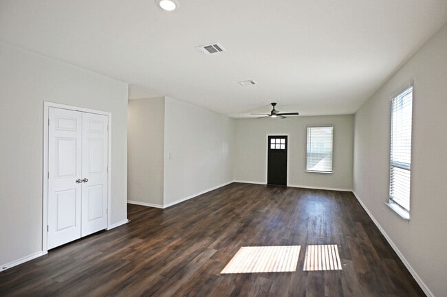 Building Photo - 963 Steeplebush