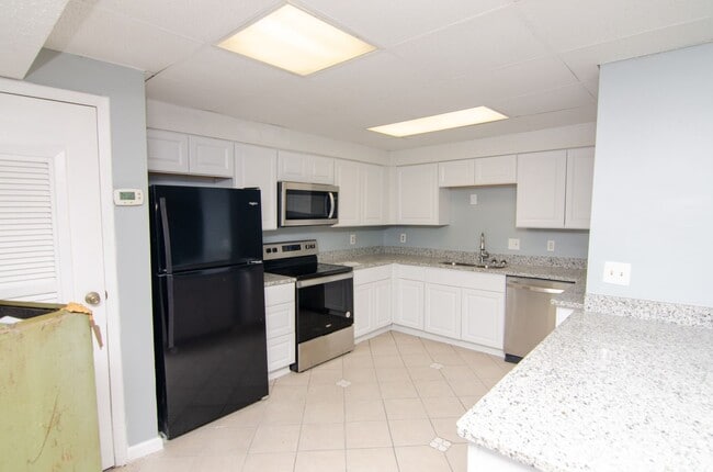 Building Photo - 1041 Harold Dr