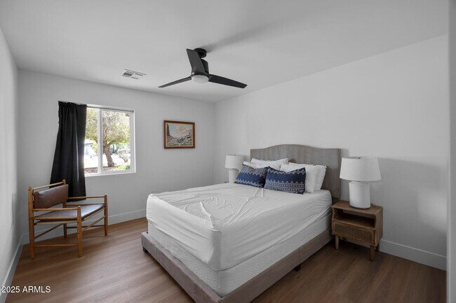 Building Photo - 10848 N 66th St