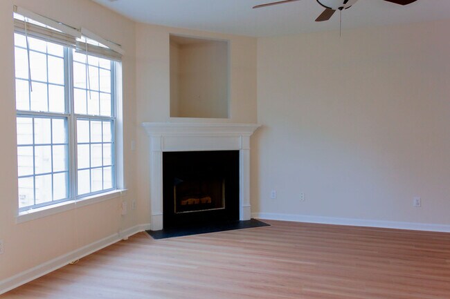 Building Photo - 2204 Valley Haven Dr