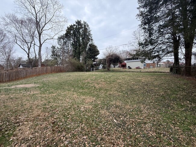 Building Photo - 213 Foxcroft Dr