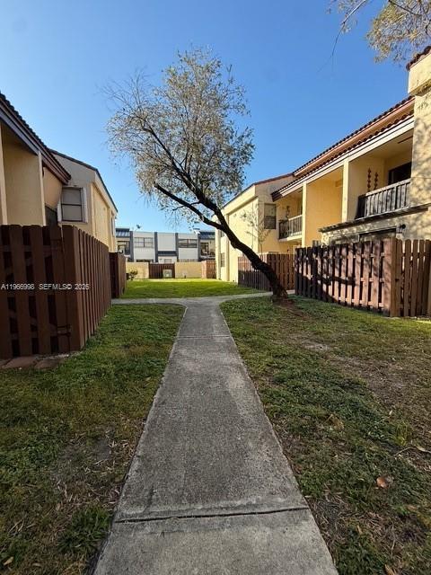 Building Photo - 660 W Park Dr