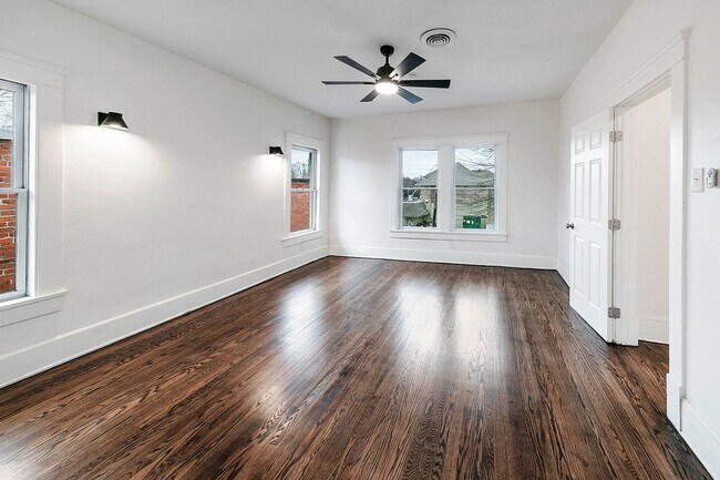 Building Photo - Knoxville 37917 - 4 bedroom, 3 bath home - Call Ryan Fogarty 865-333-4840