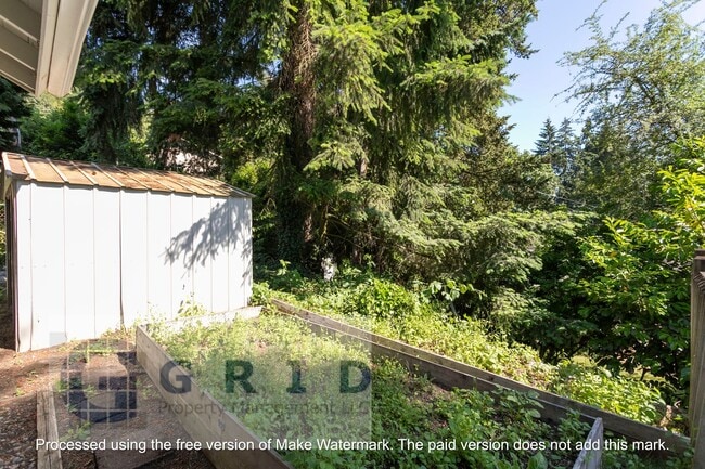 Building Photo - Charming 2 Bedroom Bungalow Available in N...