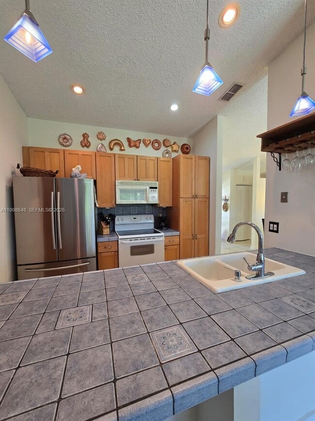 Building Photo - 5 Rogart Cir