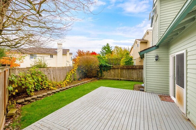 Building Photo - Beautiful and Bright 3 Bedroom Home in Klahanie