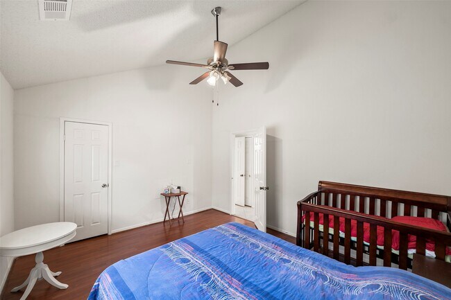 Building Photo - 16800 Sugar Pine Dr