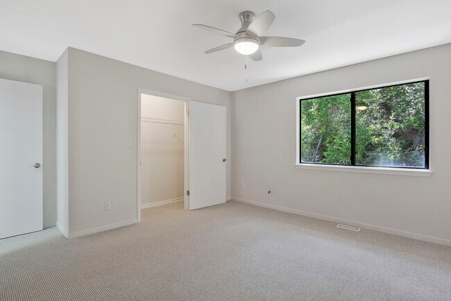 Building Photo - 4221 Brookside Dr