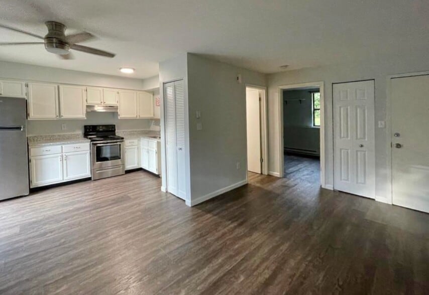 Building Photo - 169 Aspetuck Vlg