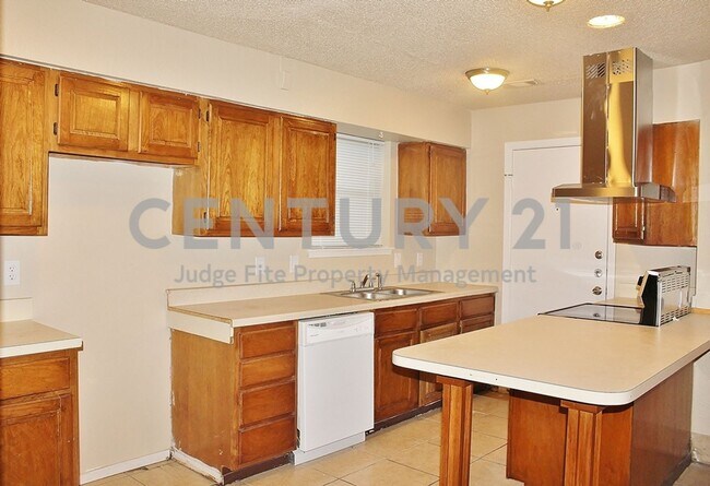 Building Photo - Charming 2-Story 3/2/2 in Duncanville For ...