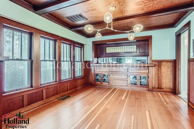 Building Photo - Charming Hillsboro Retreat: Cozy Single-Level Home with Greenhouse & Kids' Clubhouse!
