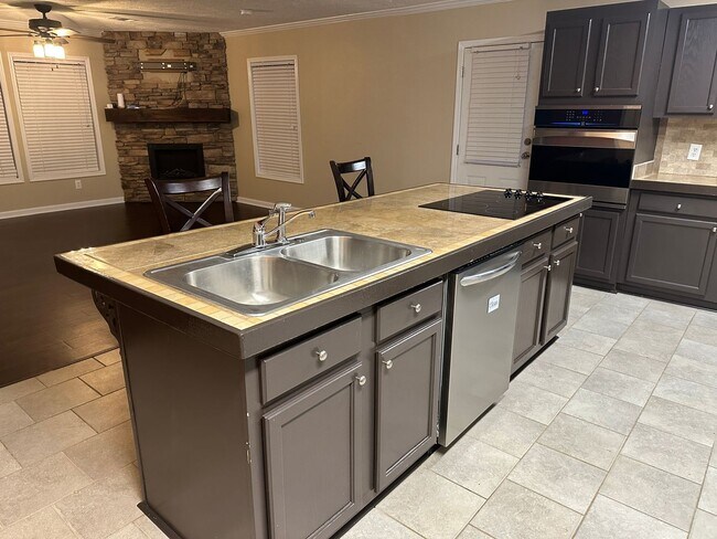 Building Photo - 5 BR, 3.5 BA, 2432sf home on almost 17 acres!