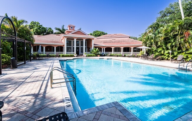 Building Photo - 4142 Central Sarasota Pkwy